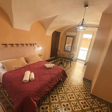 Tra I Due Ponti Hotel Bosa Bagian luar foto