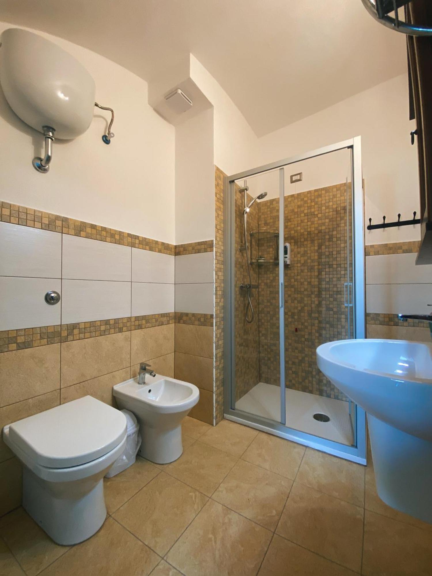 Tra I Due Ponti Hotel Bosa Bagian luar foto