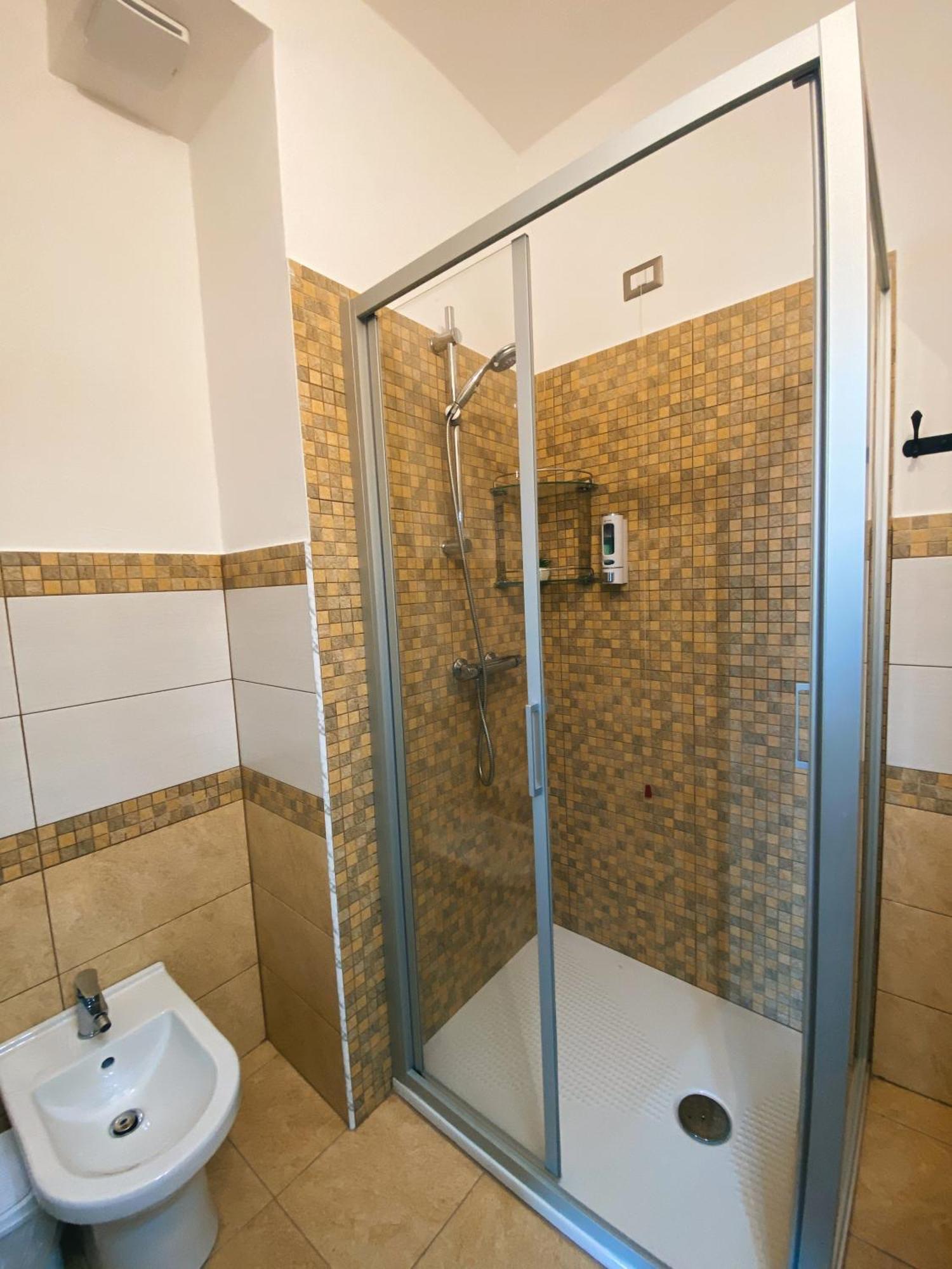 Tra I Due Ponti Hotel Bosa Bagian luar foto