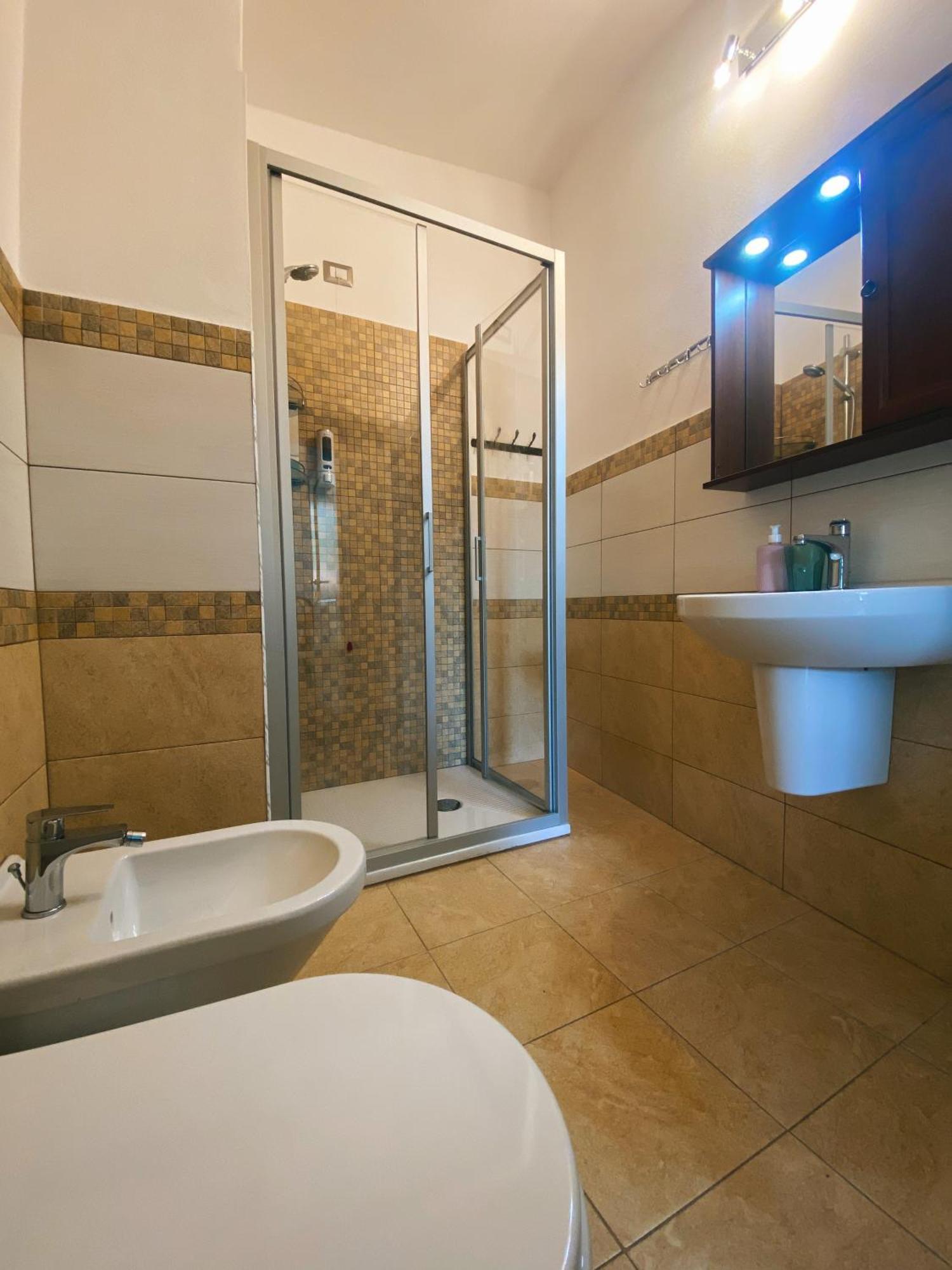 Tra I Due Ponti Hotel Bosa Bagian luar foto