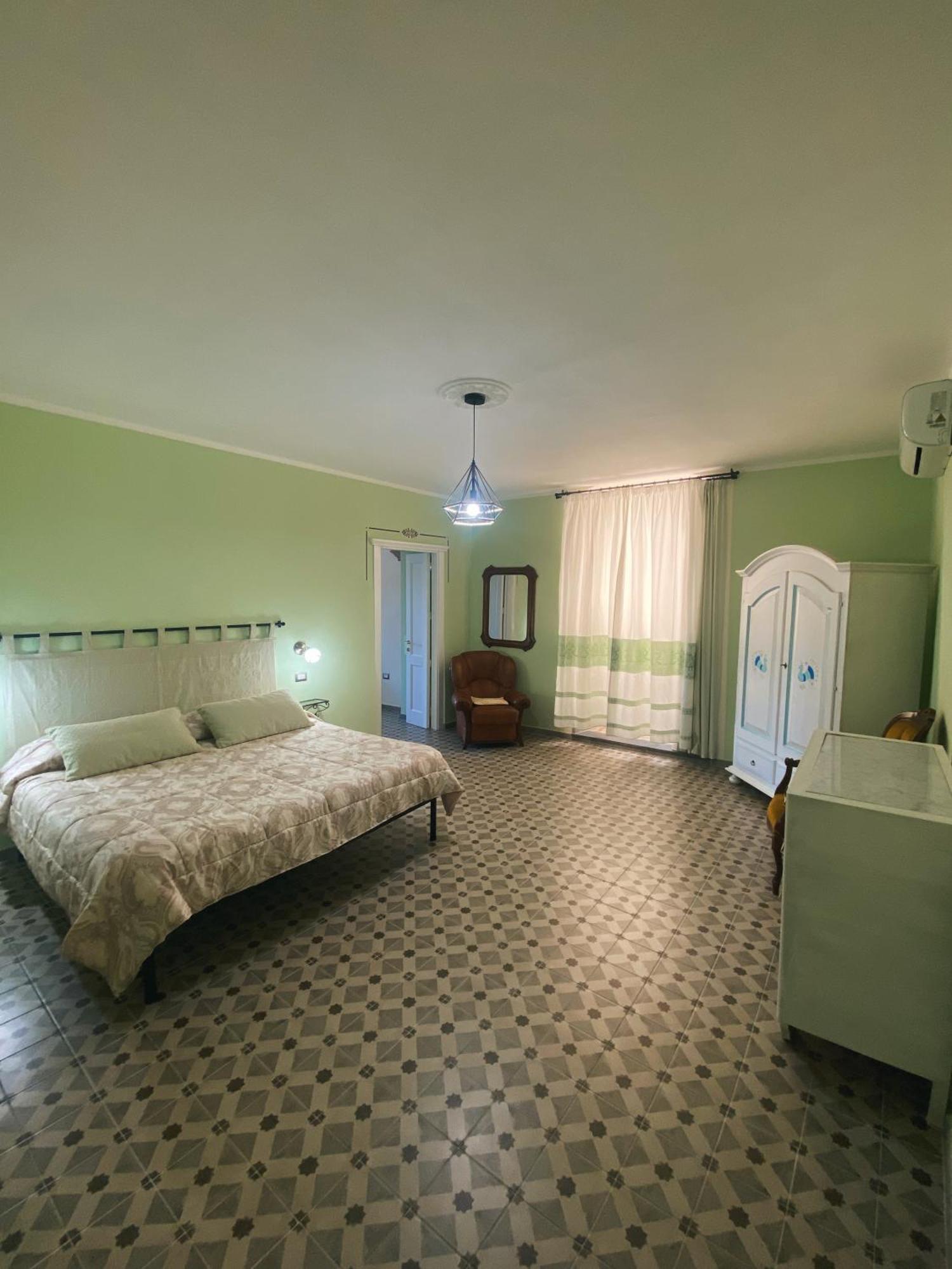 Tra I Due Ponti Hotel Bosa Bagian luar foto