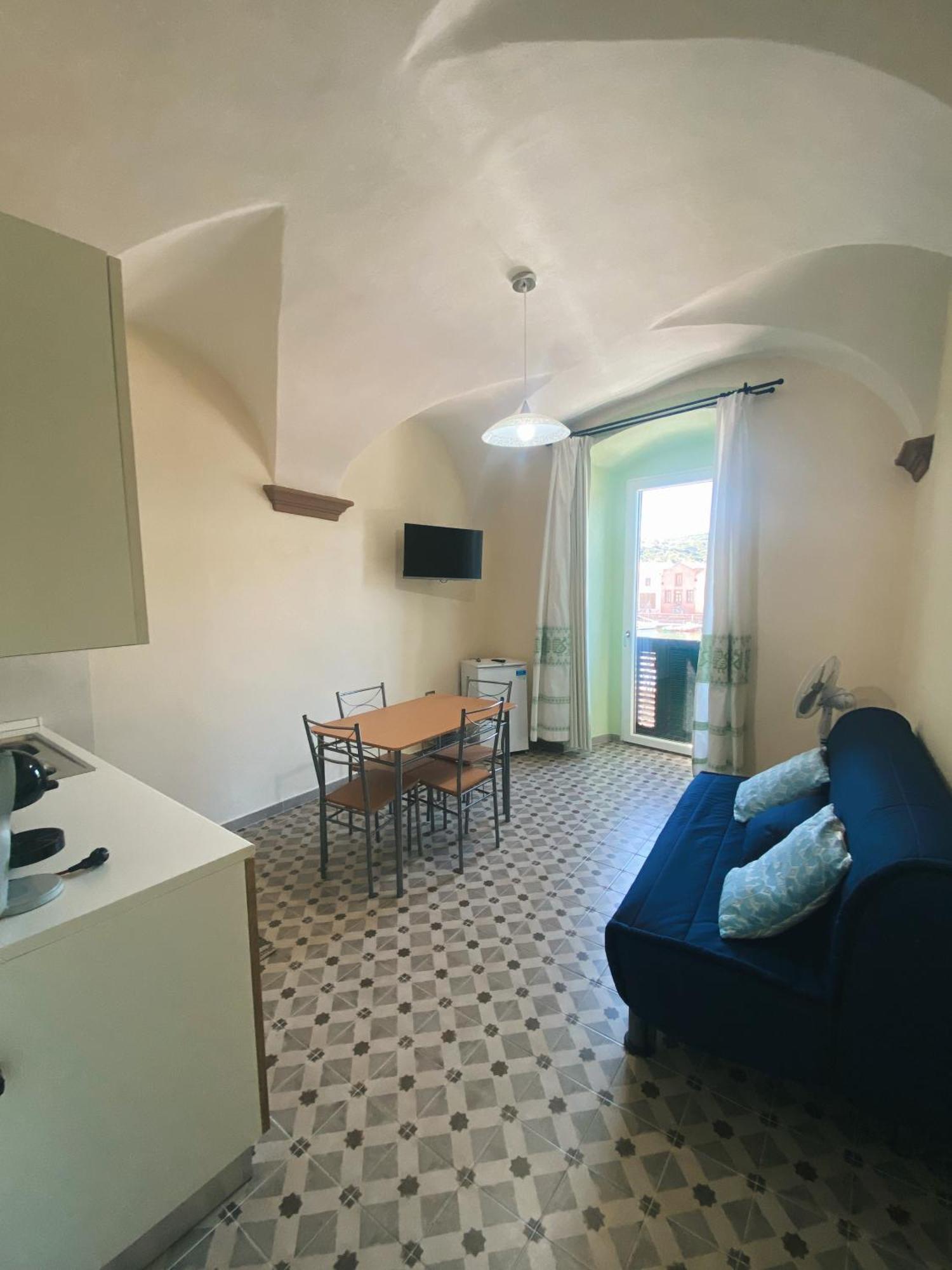 Tra I Due Ponti Hotel Bosa Bagian luar foto