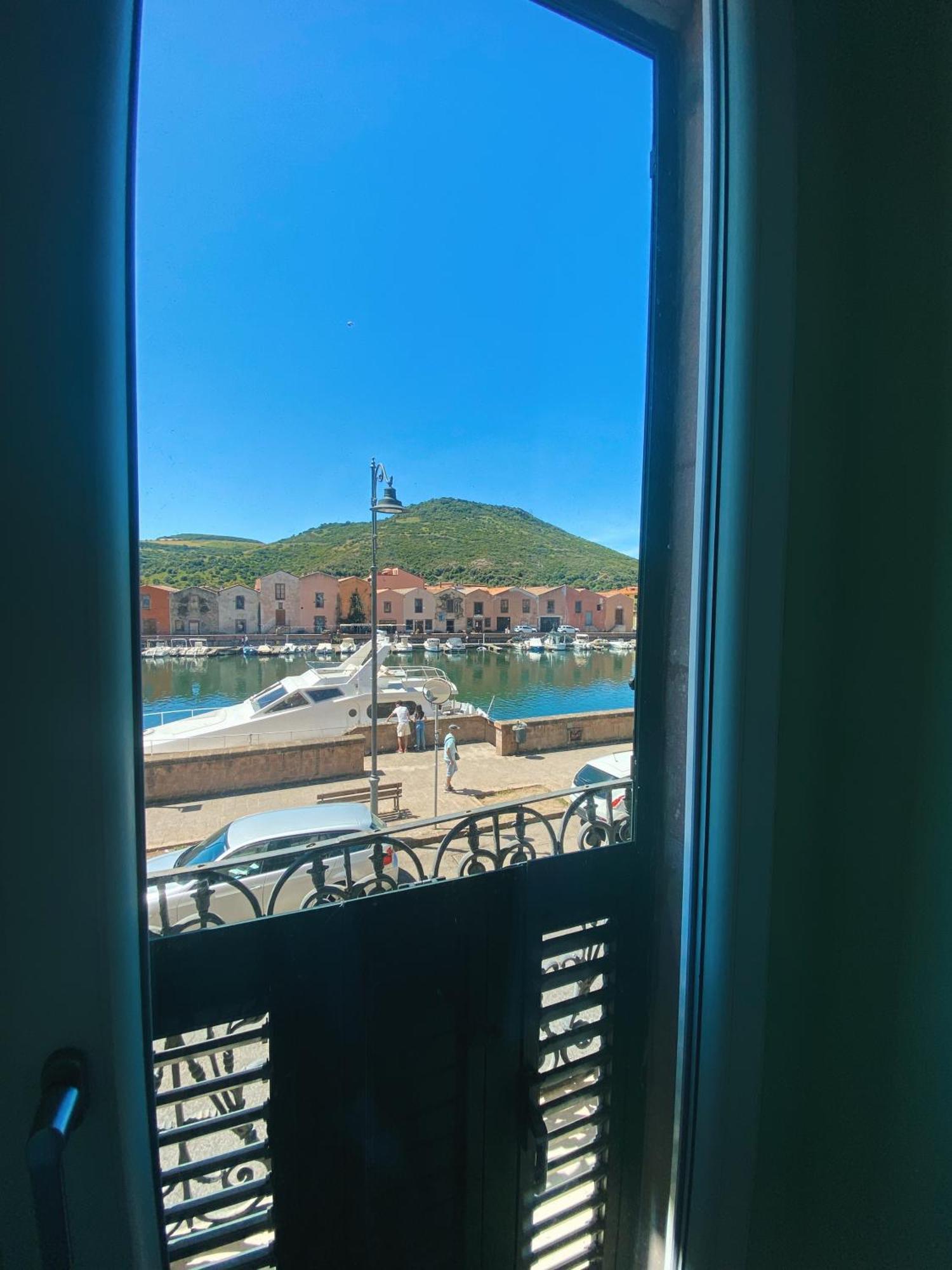Tra I Due Ponti Hotel Bosa Bagian luar foto