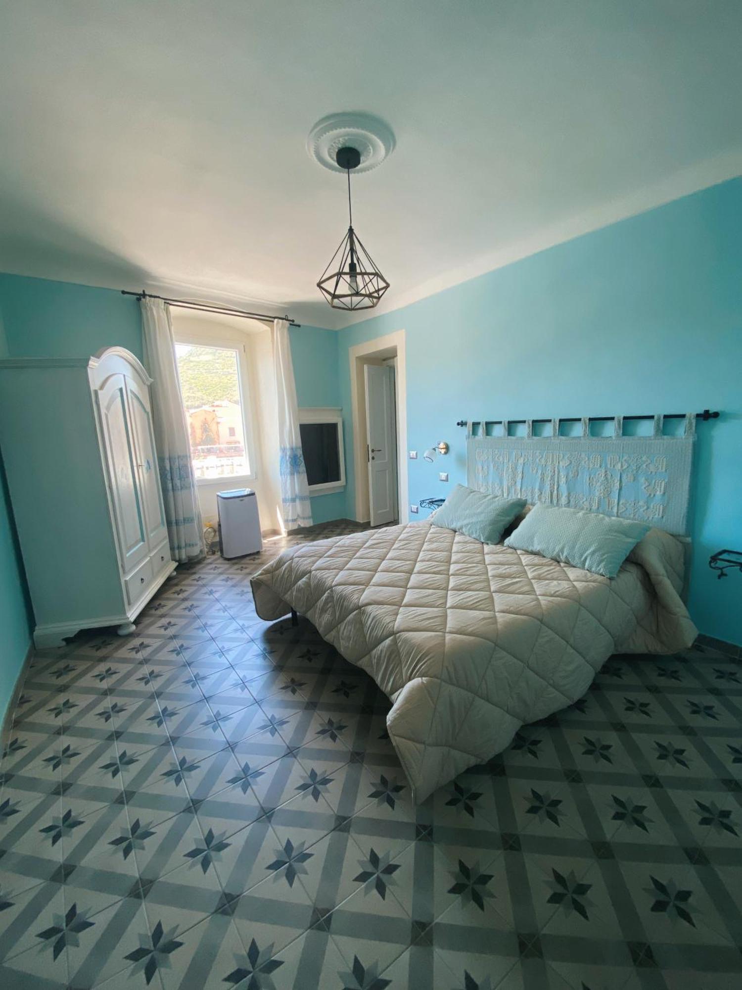 Tra I Due Ponti Hotel Bosa Bagian luar foto