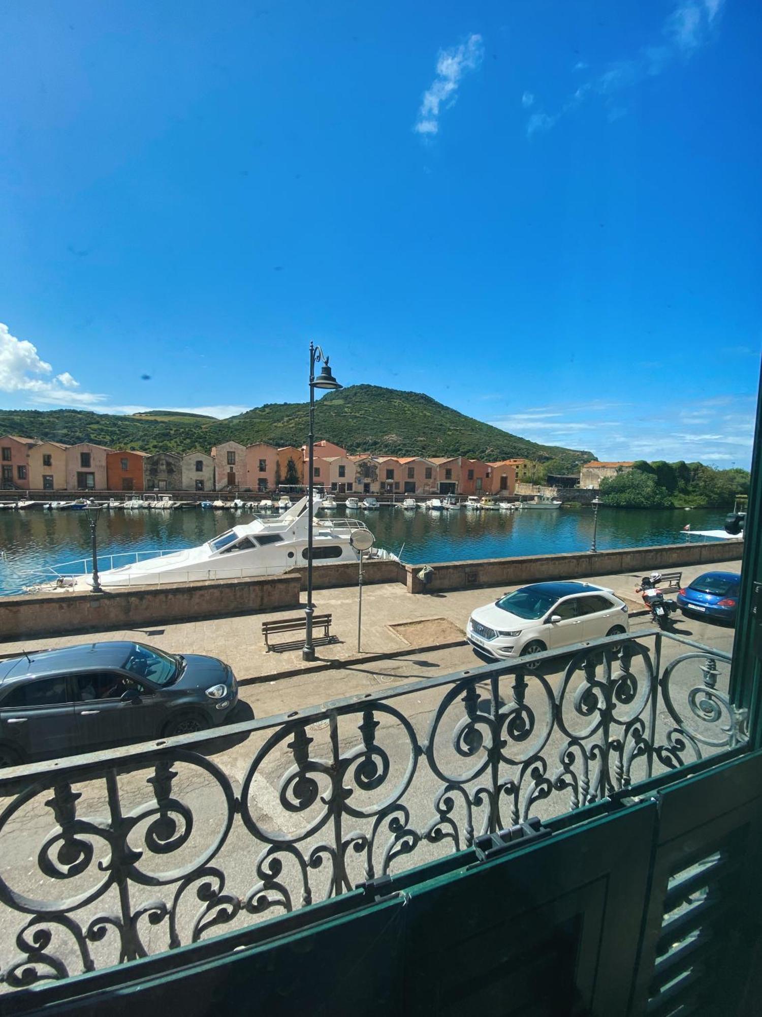 Tra I Due Ponti Hotel Bosa Bagian luar foto