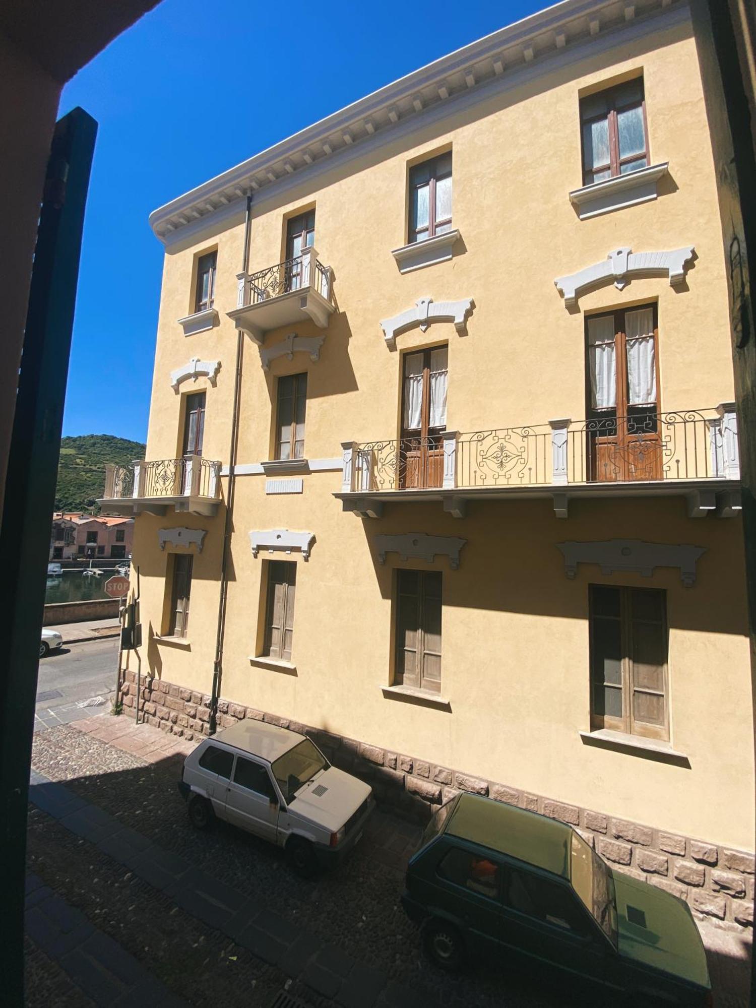 Tra I Due Ponti Hotel Bosa Bagian luar foto