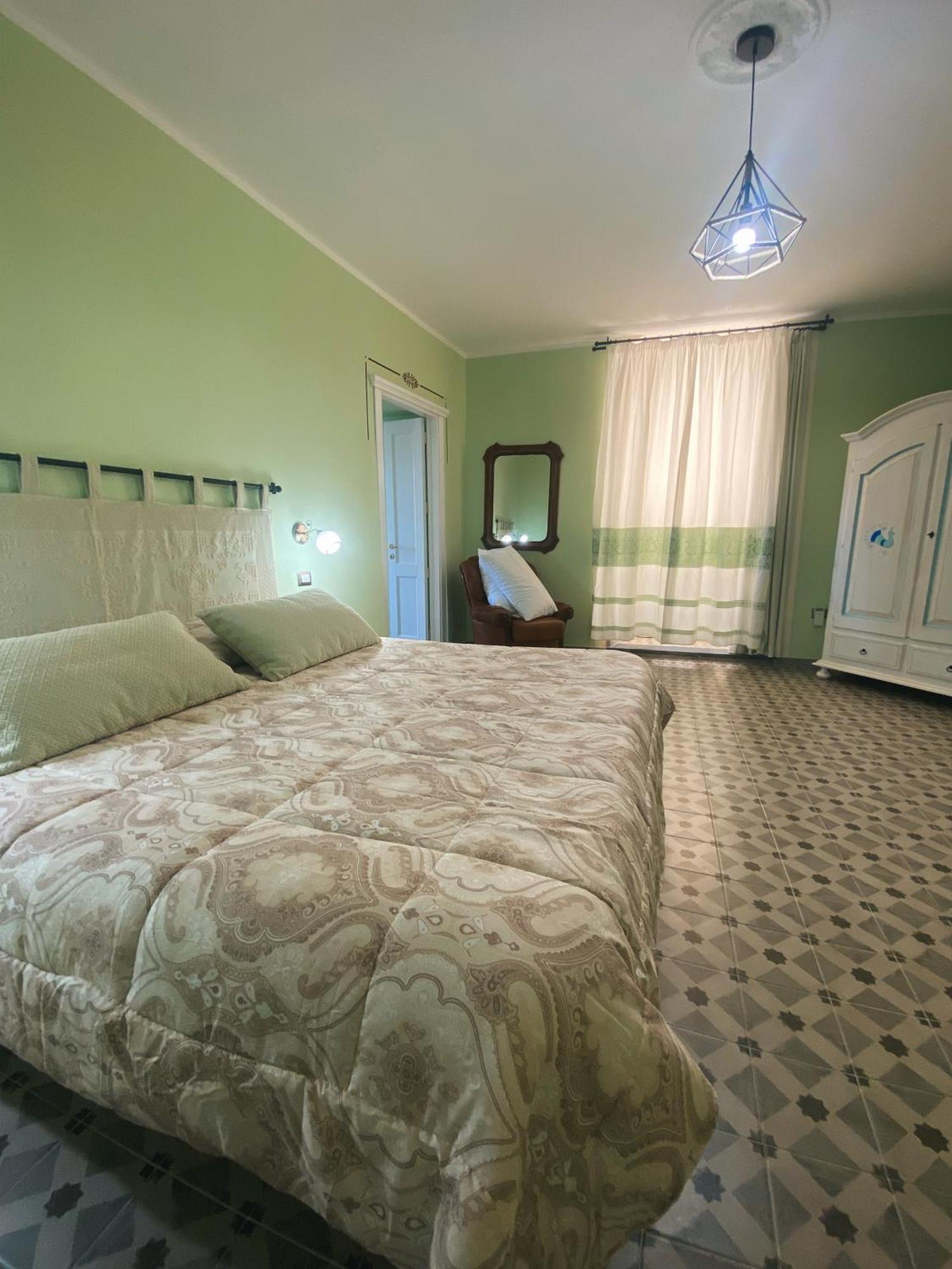 Tra I Due Ponti Hotel Bosa Bagian luar foto
