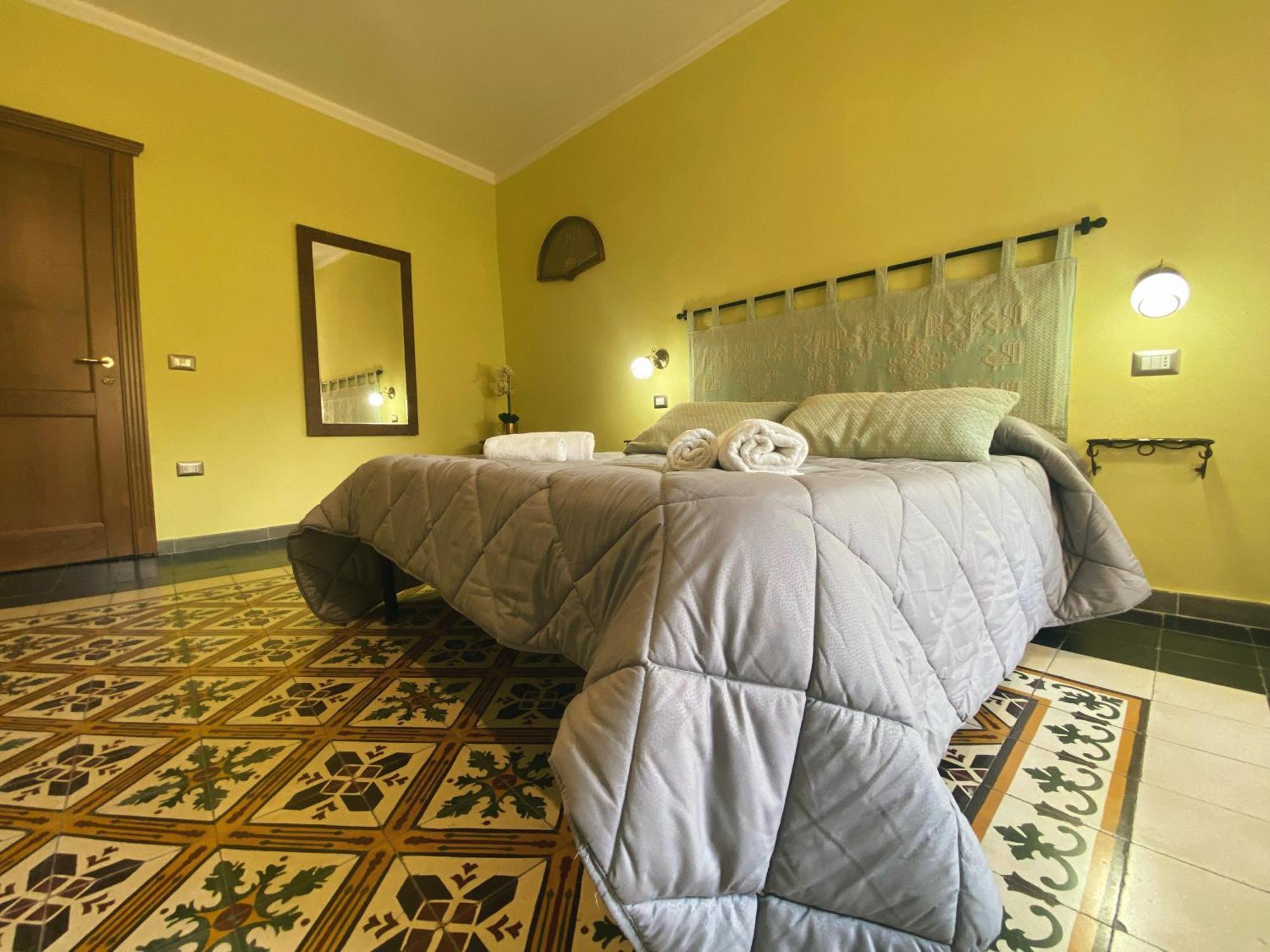 Tra I Due Ponti Hotel Bosa Bagian luar foto