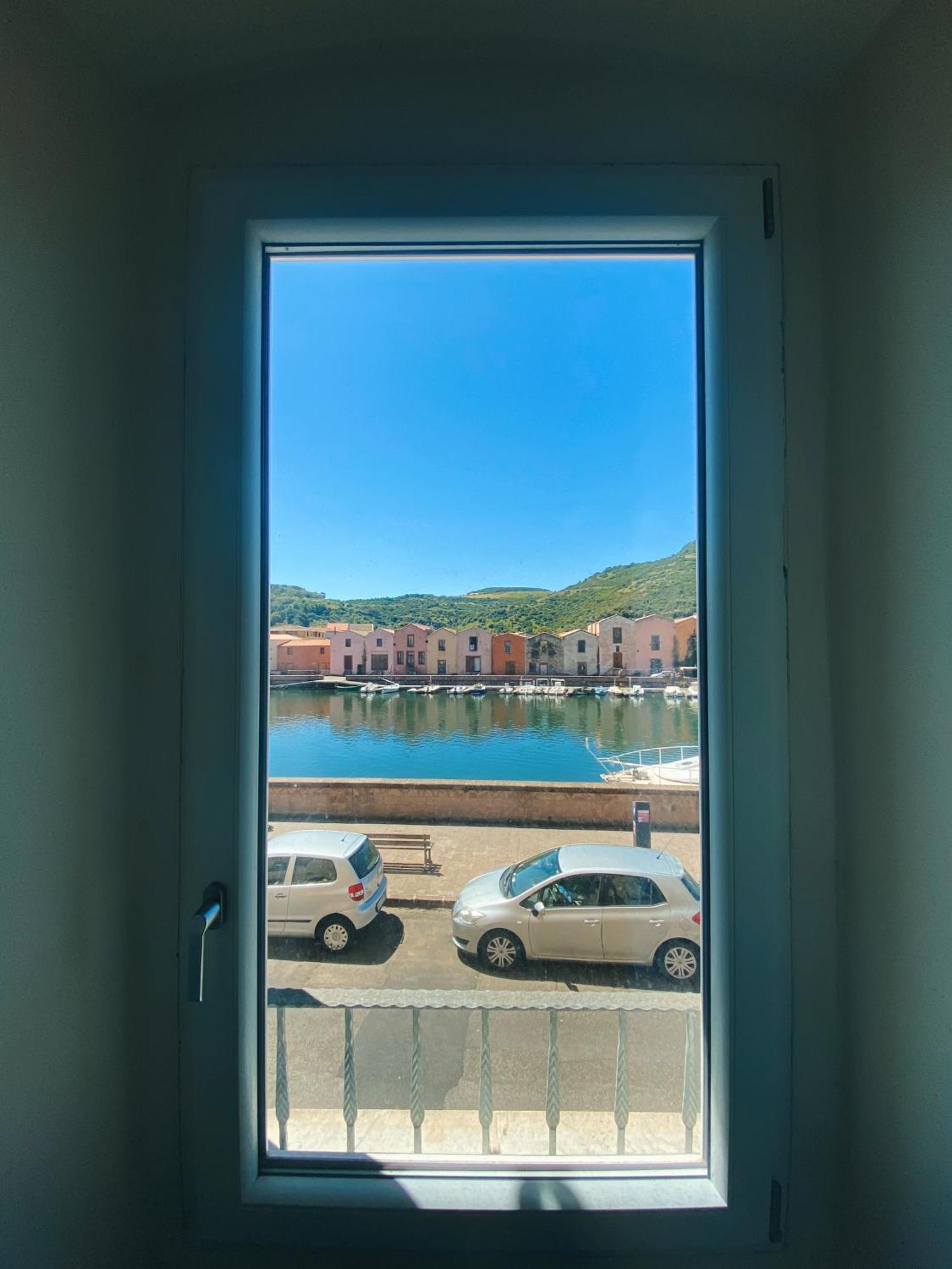 Tra I Due Ponti Hotel Bosa Bagian luar foto