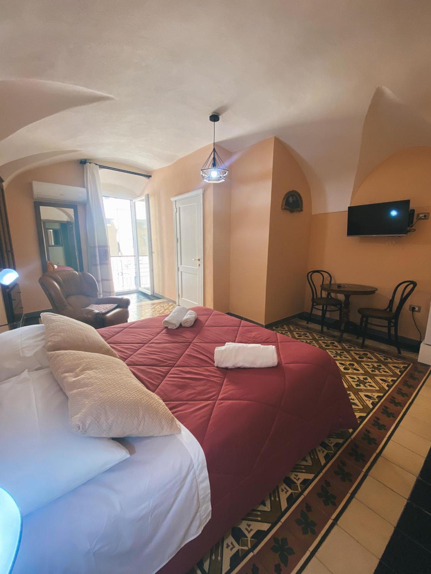 Tra I Due Ponti Hotel Bosa Bagian luar foto