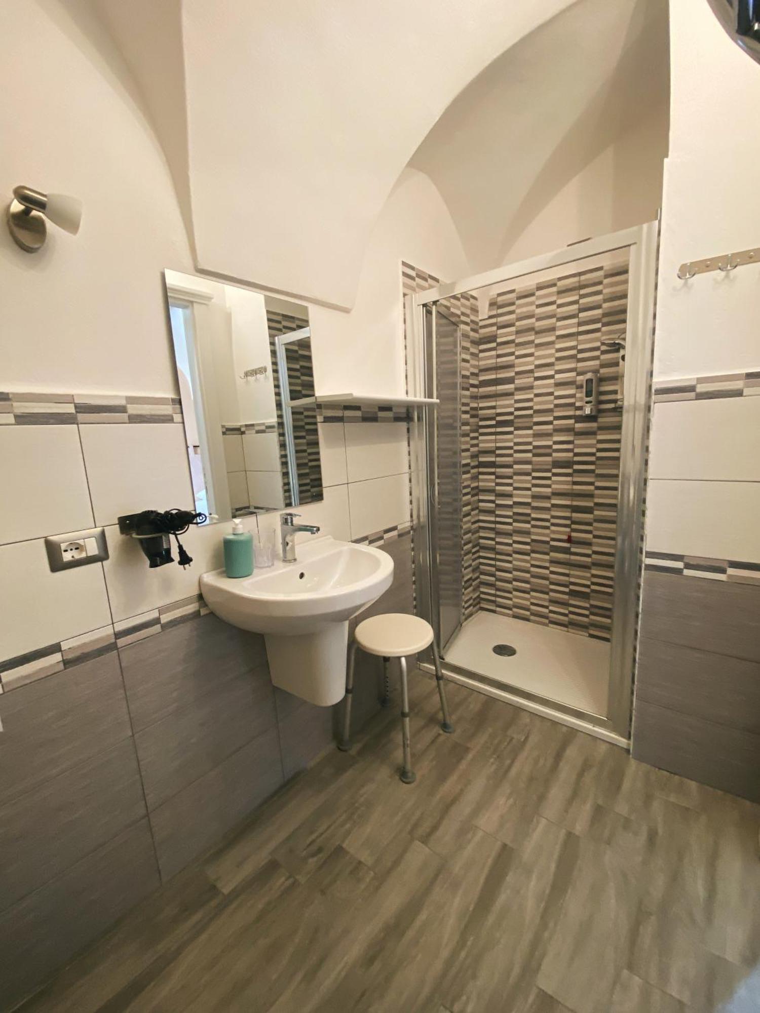 Tra I Due Ponti Hotel Bosa Bagian luar foto