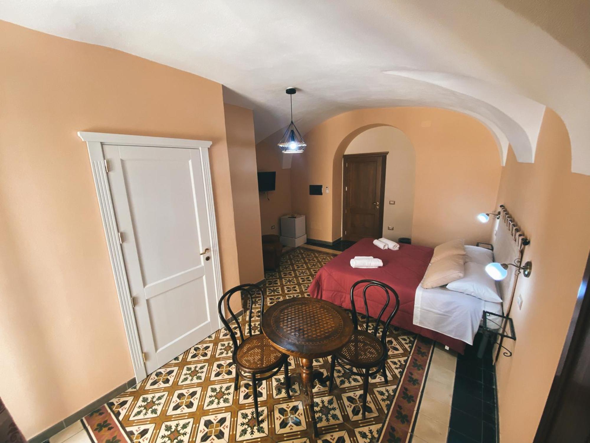 Tra I Due Ponti Hotel Bosa Bagian luar foto