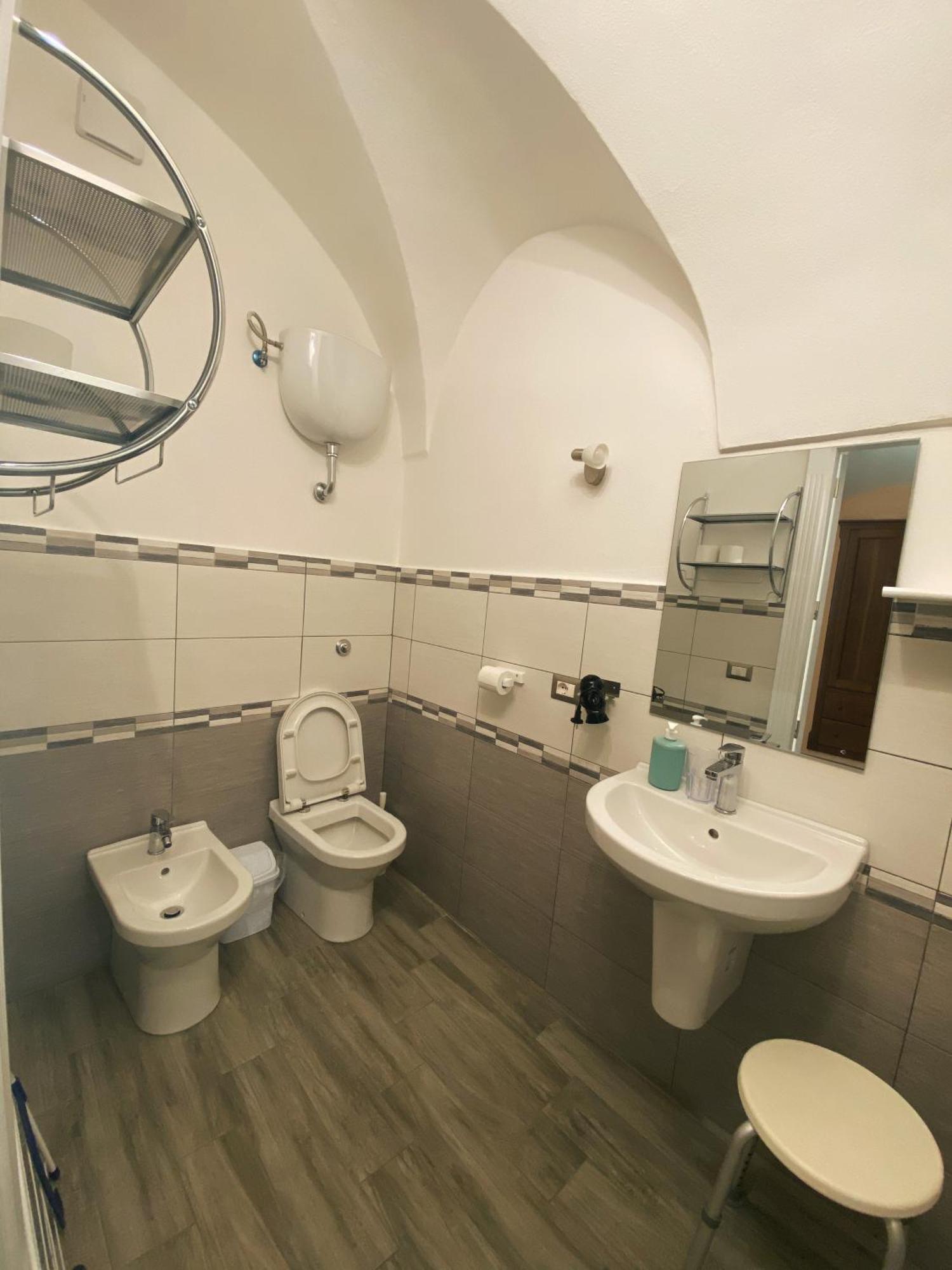 Tra I Due Ponti Hotel Bosa Bagian luar foto